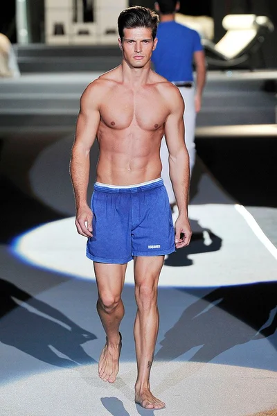 Look 19